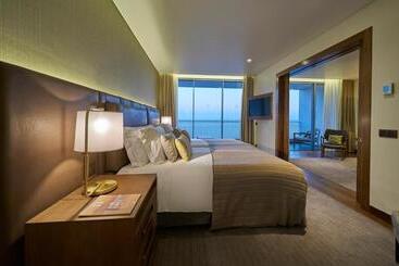 هتل Les Suites At The Cliff Bay Portobay