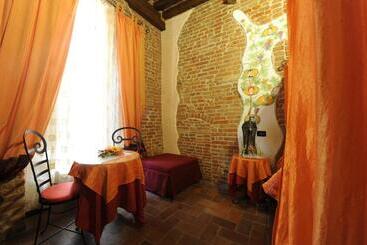 تختخواب و صبحانه Antica Corte Dei Principi Charming Rooms