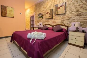 تختخواب و صبحانه Arcobaleno Rooms