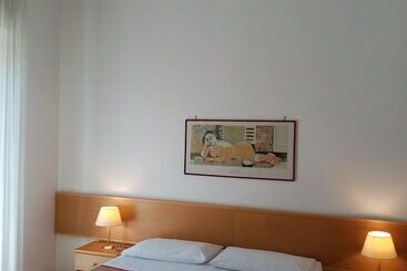 住宿加早餐  Ariston Petit