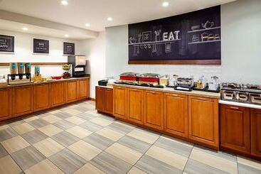 Hampton Inn & Suites St. Louis At Forest Park