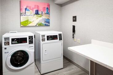 Hampton Inn & Suites St. Louis At Forest Park