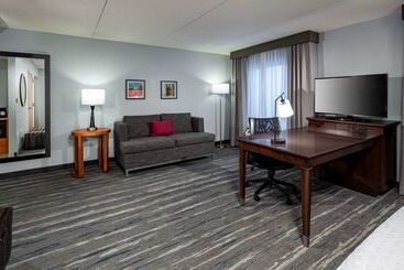 Hampton Inn & Suites St. Louis At Forest Park