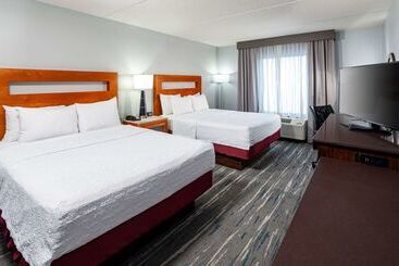 Hampton Inn & Suites St. Louis At Forest Park
