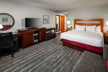 Hampton Inn & Suites St. Louis At Forest Park
