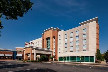 Hampton Inn & Suites St. Louis At Forest Park