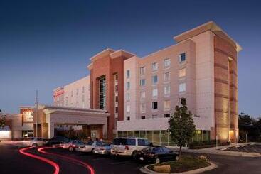 Hampton Inn & Suites St. Louis At Forest Park