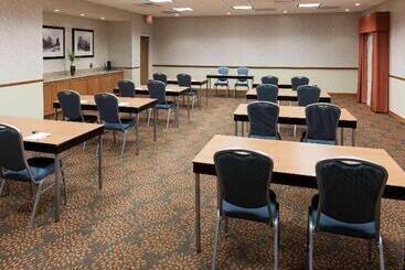 Hampton Inn & Suites St. Louis At Forest Park