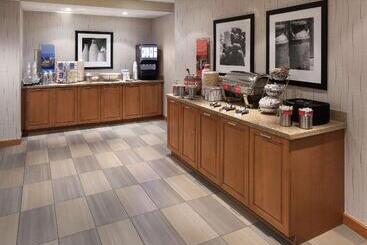 Hampton Inn & Suites St. Louis At Forest Park
