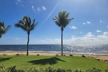 Holiday Inn Resort Grand Cayman, An Ihg