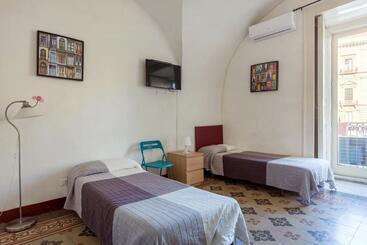 فندق فئة نجمة واحدة Da Gianni E Lucia Rooms With Bathroom In The City Center