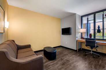 Cambria Hotel Ft Lauderdale, Airport South & Cruise Port