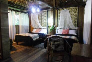 هتل Creekside Oasis