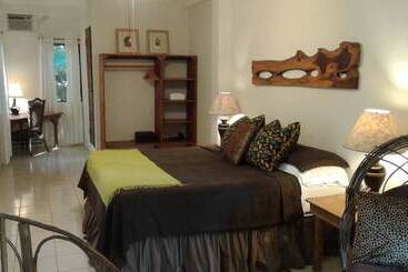 هتل Creekside Oasis