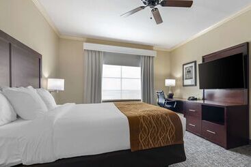 هتل Comfort Inn & Suites Fort Worth  Fossil Creek