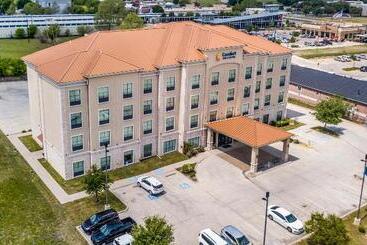 هتل Comfort Inn & Suites Fort Worth  Fossil Creek