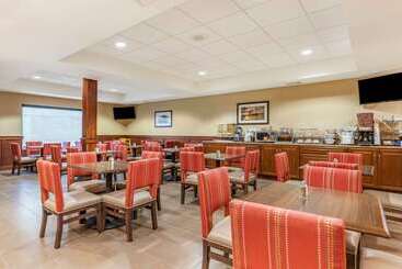 هتل Comfort Suites Grand Rapids North