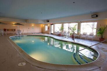 هتل Comfort Suites Grand Rapids North