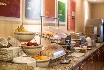 هتل Comfort Suites Grand Rapids North