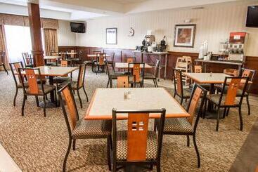 هتل Comfort Suites Grand Rapids North