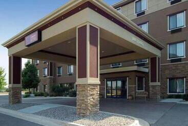 هتل Comfort Suites Grand Rapids North
