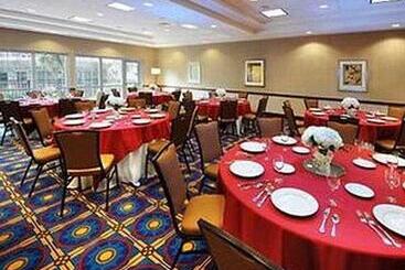 هتل Courtyard By Marriott San Antonio Riverwalk