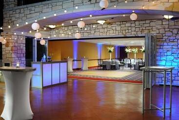 هتل Courtyard By Marriott San Antonio Riverwalk