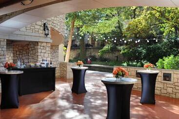هتل Courtyard By Marriott San Antonio Riverwalk