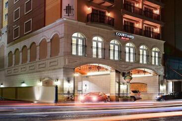 هتل Courtyard By Marriott San Antonio Riverwalk