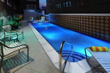 هتل Courtyard By Marriott San Antonio Riverwalk