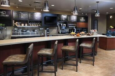 هتل Courtyard By Marriott San Antonio Riverwalk