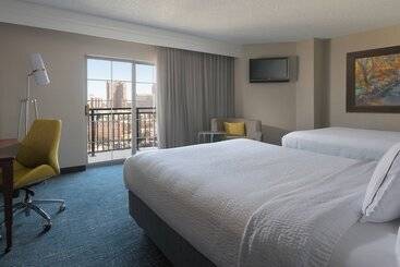 هتل Courtyard By Marriott San Antonio Riverwalk