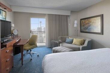 هتل Courtyard By Marriott San Antonio Riverwalk
