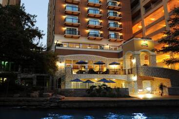 هتل Courtyard By Marriott San Antonio Riverwalk