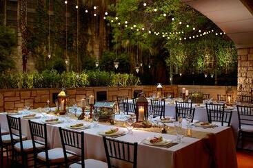 هتل Courtyard By Marriott San Antonio Riverwalk