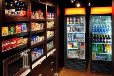 هتل Courtyard By Marriott Indianapolis Airport