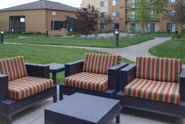 هتل Courtyard By Marriott Indianapolis Airport