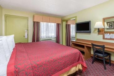 هتل Days Inn & Suites By Wyndham Springfield On I44