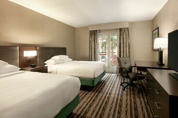 هتل Doubletree Resort By Hilton Lancaster