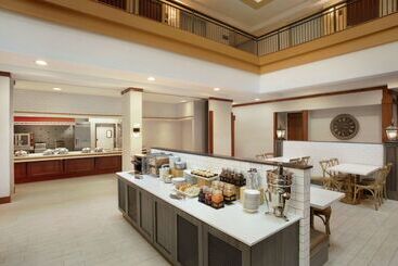 هتل Embassy Suites By Hilton Denver International Airport