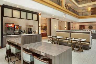 هتل Embassy Suites By Hilton Denver International Airport