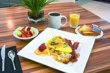 هتل Embassy Suites By Hilton Raleigh Durham Airport Brier Creek