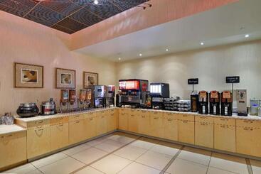 هتل Embassy Suites By Hilton Raleigh Durham Airport Brier Creek