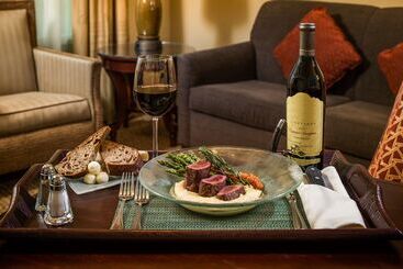 هتل Embassy Suites By Hilton Sacramento Riverfront Promenade