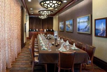 هتل Embassy Suites By Hilton Sacramento Riverfront Promenade