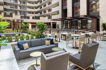 هتل Embassy Suites By Hilton Sacramento Riverfront Promenade