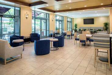 هتل Embassy Suites By Hilton Sacramento Riverfront Promenade