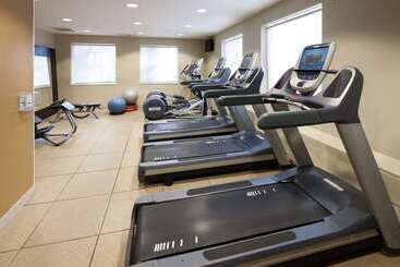هتل Embassy Suites By Hilton Tampa Brandon
