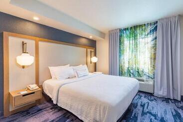 Отель Fairfield Inn And Suites By Marriott Tampa North