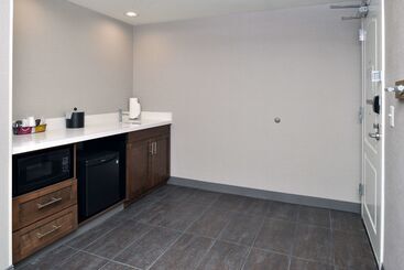 هتل Hampton Inn & Suites Las Vegas Airport